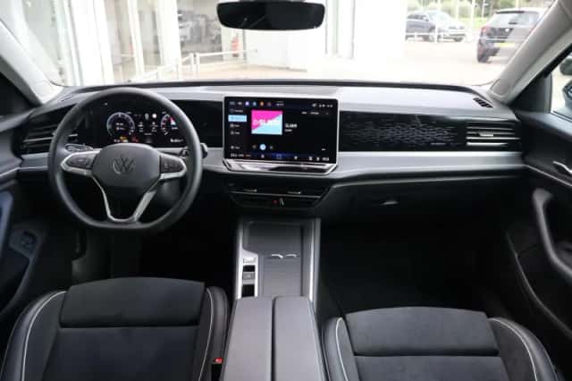 Volkswagen Passat (2025) thumbnail 5