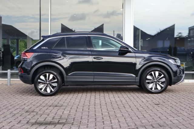 Volkswagen T-Roc (2025) thumbnail 3