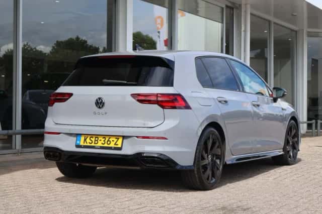 Volkswagen Golf (2023) thumbnail 2