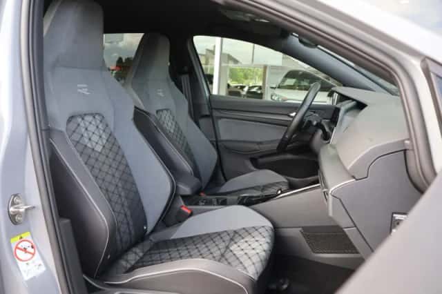 Volkswagen Golf (2023) thumbnail 4