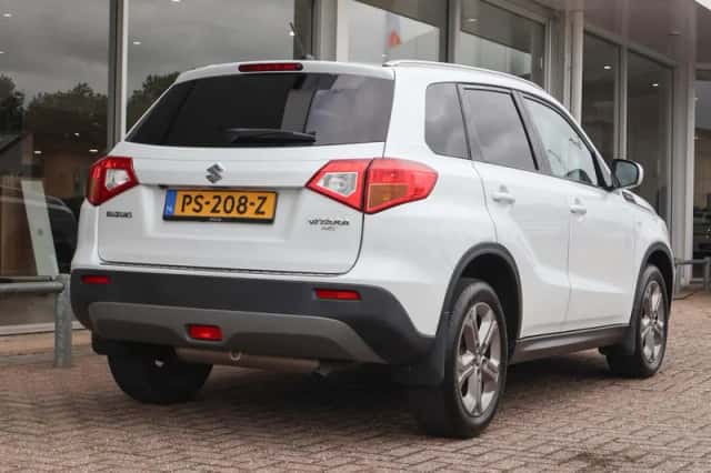 Suzuki Vitara (2017) thumbnail 2