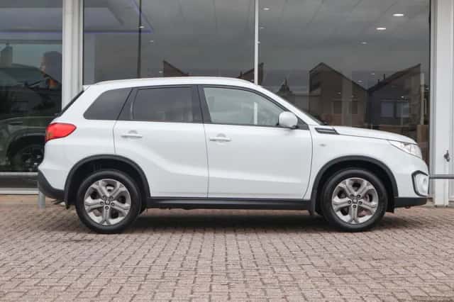 Suzuki Vitara (2017) thumbnail 3