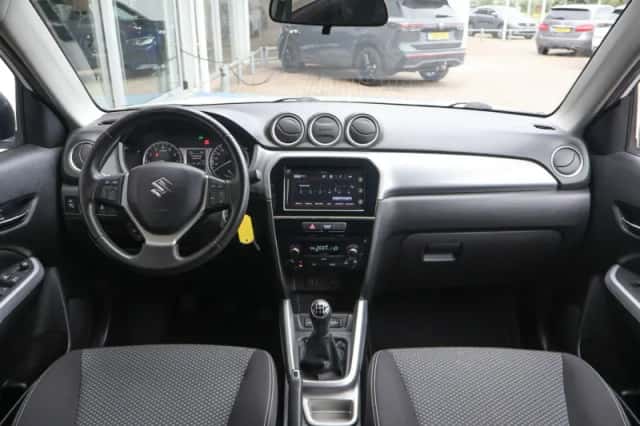 Suzuki Vitara (2017) thumbnail 5