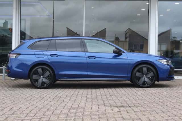 Volkswagen Passat (2025) thumbnail 3