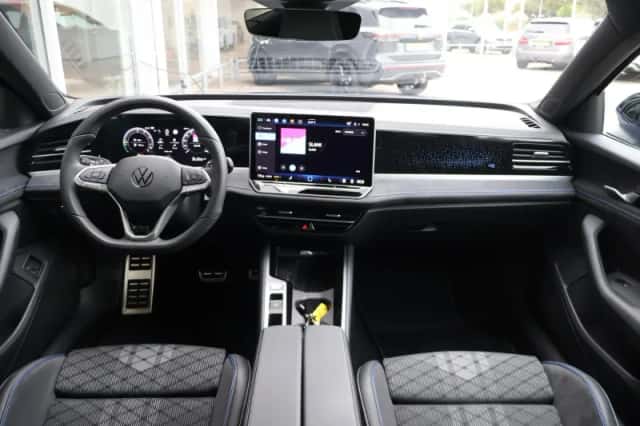 Volkswagen Passat (2025) thumbnail 5