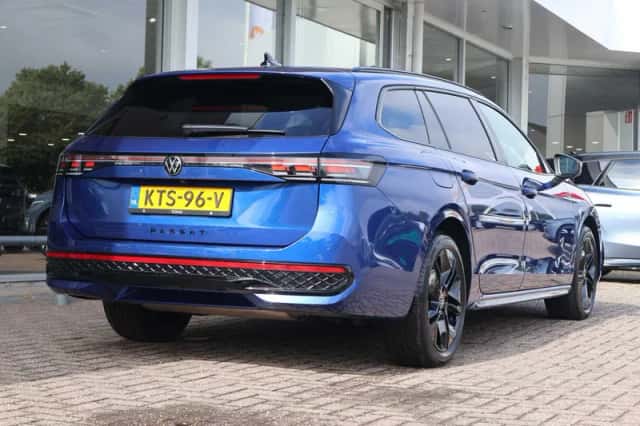 Volkswagen Passat (2025) thumbnail 2
