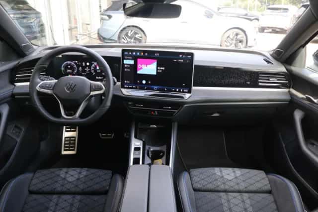 Volkswagen Passat (2025) thumbnail 5