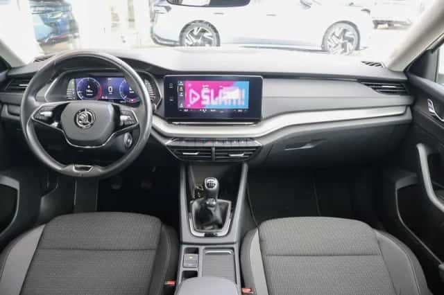 Škoda Octavia (2021) thumbnail 5