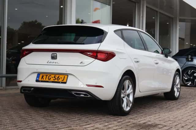 SEAT Leon (2023) thumbnail 2