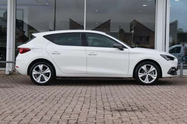 SEAT Leon (2023) thumbnail 3