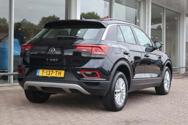 Volkswagen T-Roc (2023) thumbnail 2