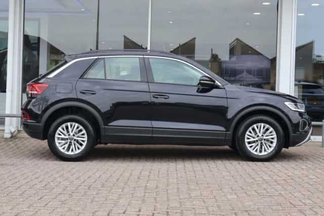 Volkswagen T-Roc (2023) thumbnail 3