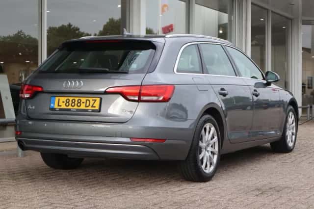 Audi A4 (2018) thumbnail 2