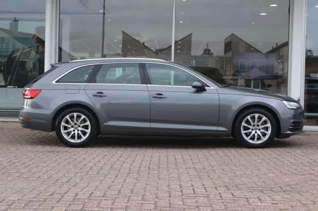Audi A4 (2018) thumbnail 3