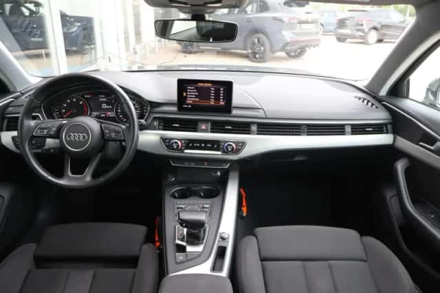Audi A4 (2018) thumbnail 5