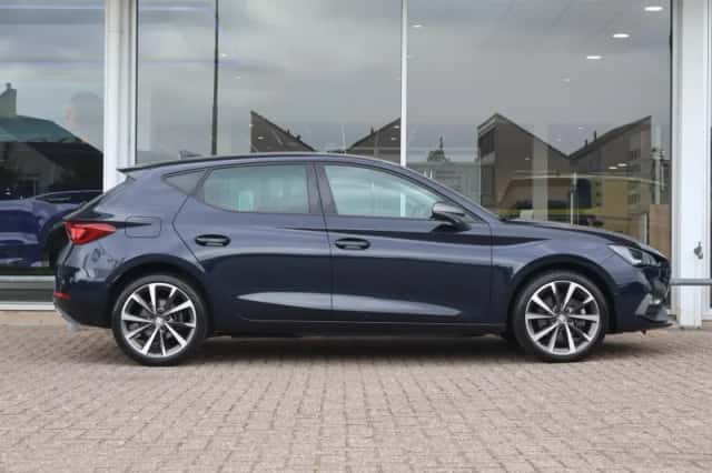 SEAT Leon (2023) thumbnail 3