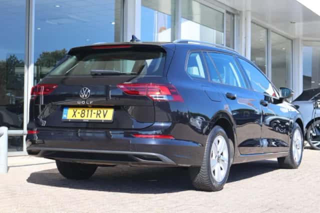 Volkswagen Golf (2024) thumbnail 2