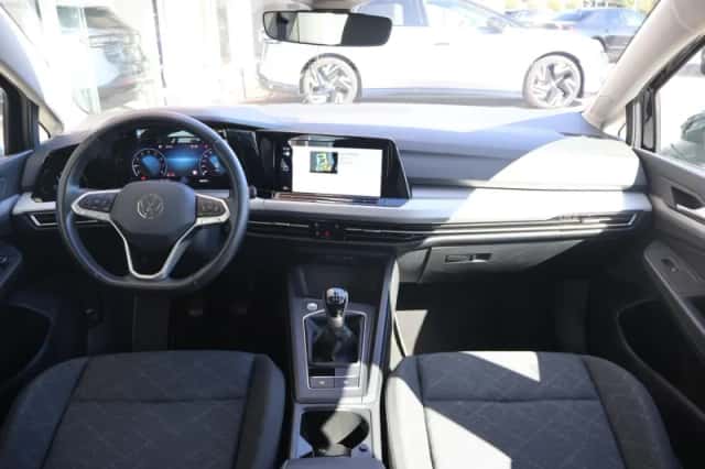 Volkswagen Golf (2024) thumbnail 5