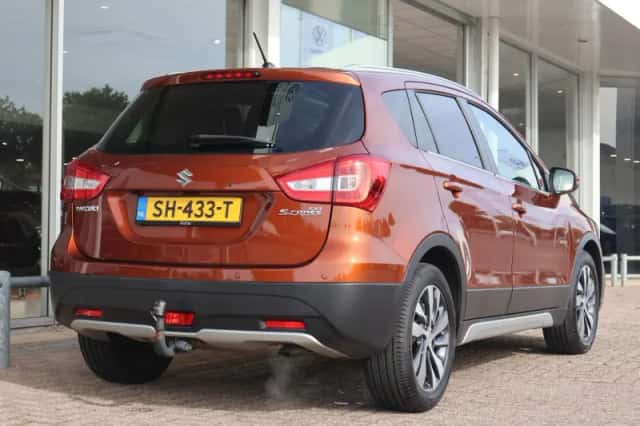 Suzuki S-Cross (2018) thumbnail 2