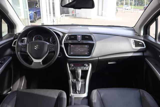 Suzuki S-Cross (2018) thumbnail 5