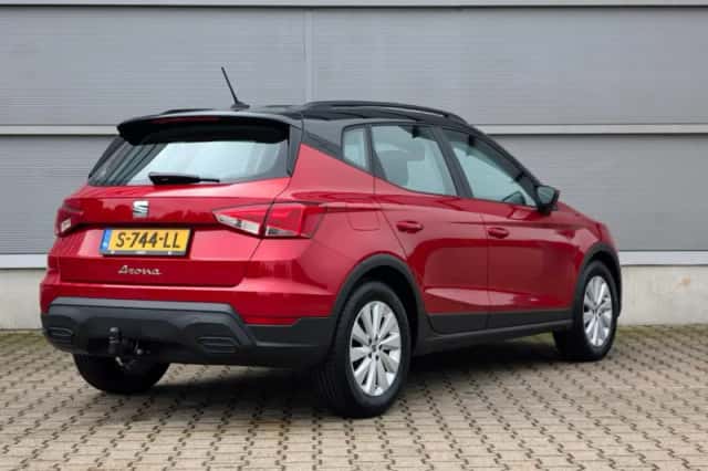 SEAT Arona (2023) thumbnail 2