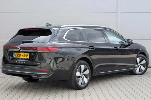 Volkswagen Passat (2025) thumbnail 2