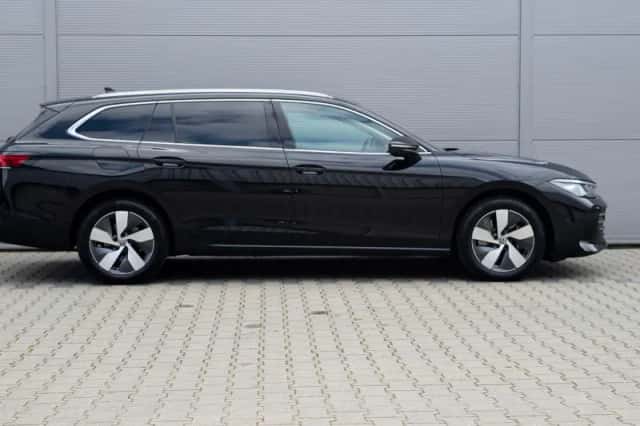 Volkswagen Passat (2025) thumbnail 3
