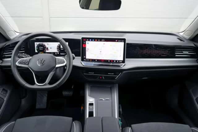 Volkswagen Passat (2025) thumbnail 5