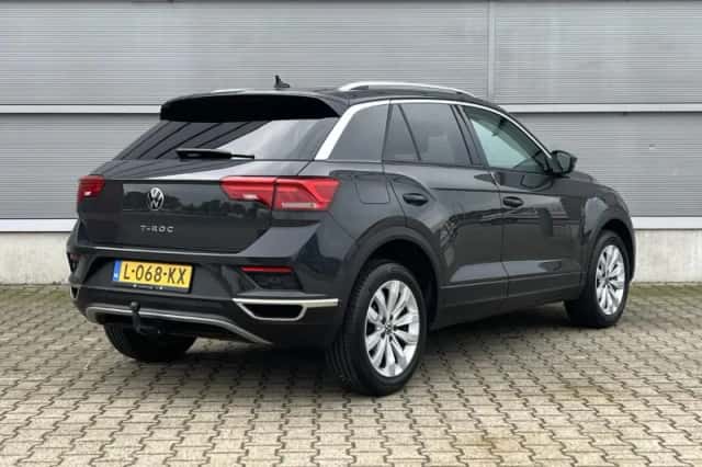 Volkswagen T-Roc (2021) thumbnail 2