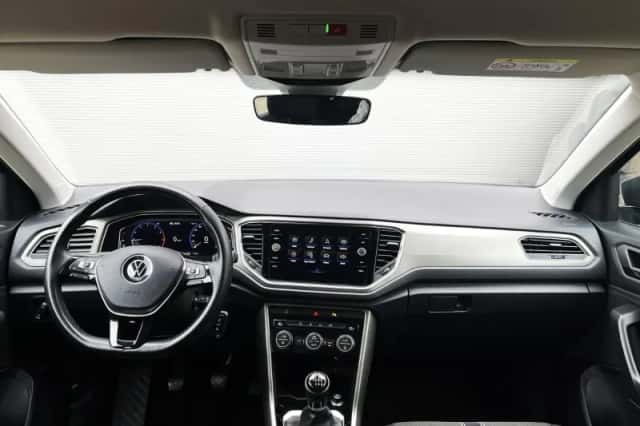 Volkswagen T-Roc (2021) thumbnail 4
