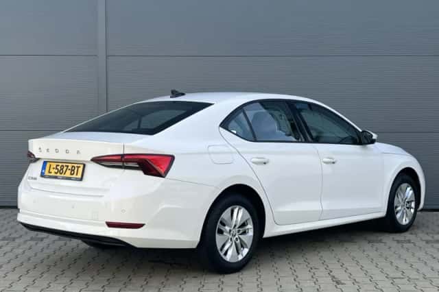 Škoda Octavia (2021) thumbnail 2