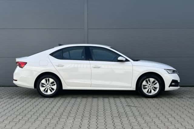 Škoda Octavia (2021) thumbnail 3