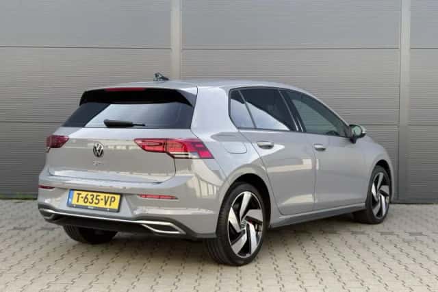 Volkswagen Golf (2021) thumbnail 2