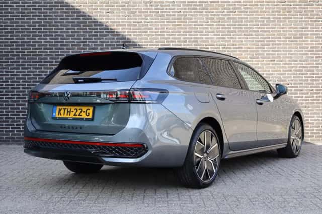 Volkswagen Passat (2025) thumbnail 2