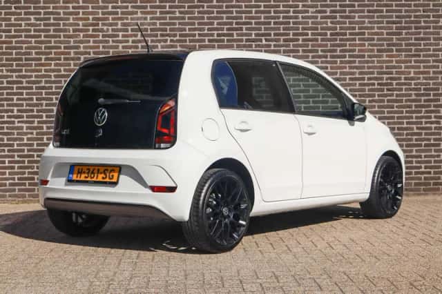 Volkswagen Up! (2020) thumbnail 2