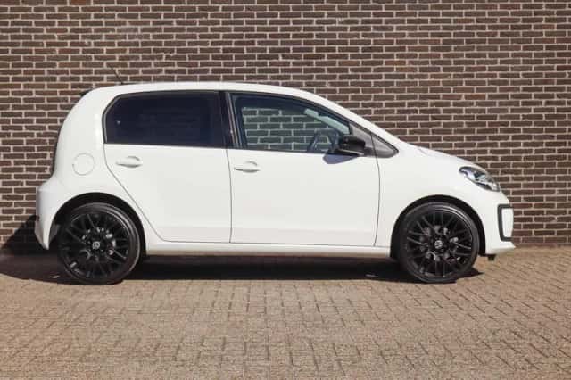 Volkswagen Up! (2020) thumbnail 3