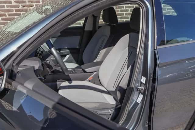 SEAT Leon Sportstourer (2023) thumbnail 4