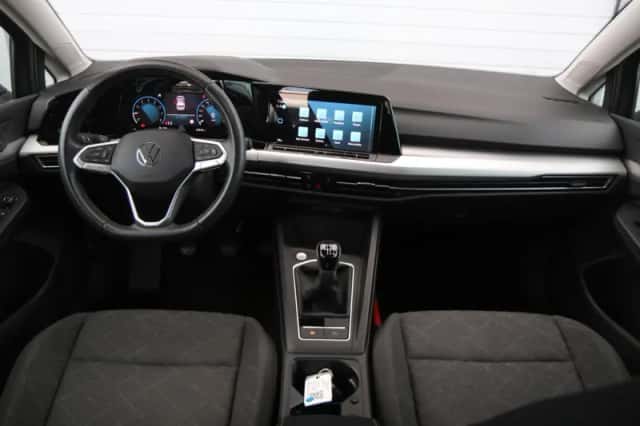 Volkswagen Golf (2023) thumbnail 5