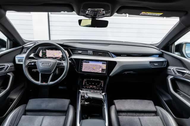 Audi e-tron (2023) thumbnail 4
