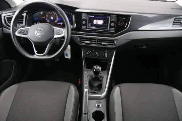 Volkswagen Polo (2023) thumbnail 5