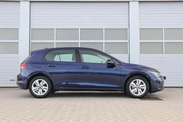 Volkswagen Golf (2023) thumbnail 3