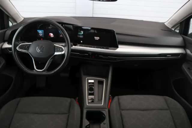 Volkswagen Golf (2023) thumbnail 5