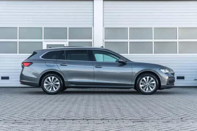 Škoda Superb (2024) thumbnail 3