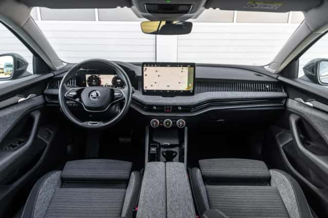 Škoda Superb (2024) thumbnail 5