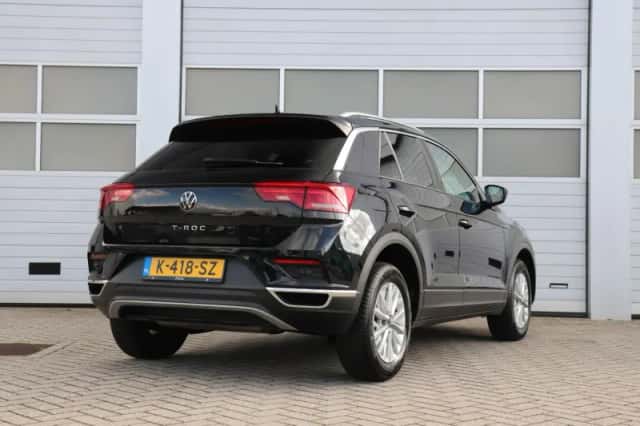 Volkswagen T-Roc (2021) thumbnail 2