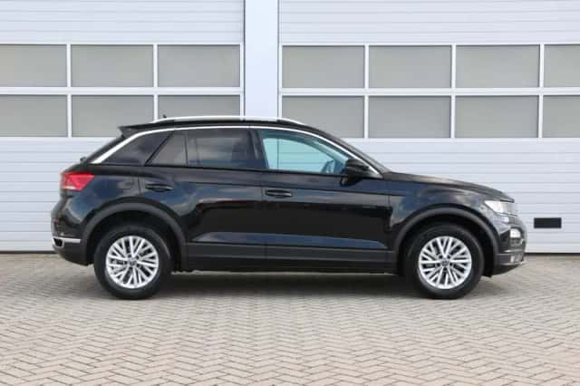 Volkswagen T-Roc (2021) thumbnail 3