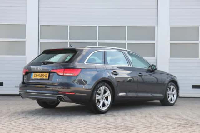 Audi A4 (2018) thumbnail 2