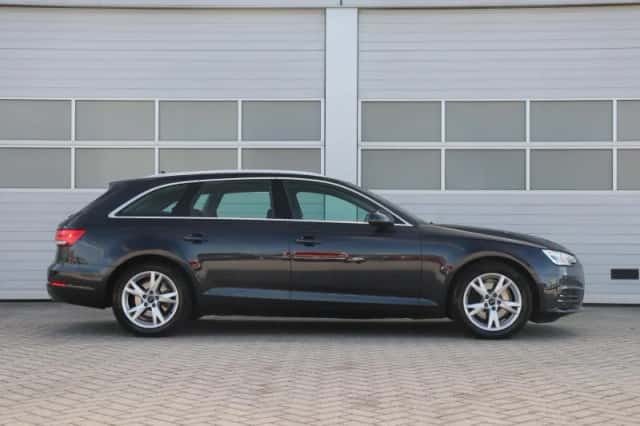 Audi A4 (2018) thumbnail 3