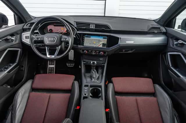 Audi Q3 (2021) thumbnail 5