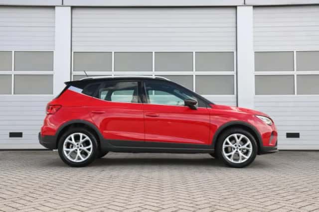 SEAT Arona (2024) thumbnail 3